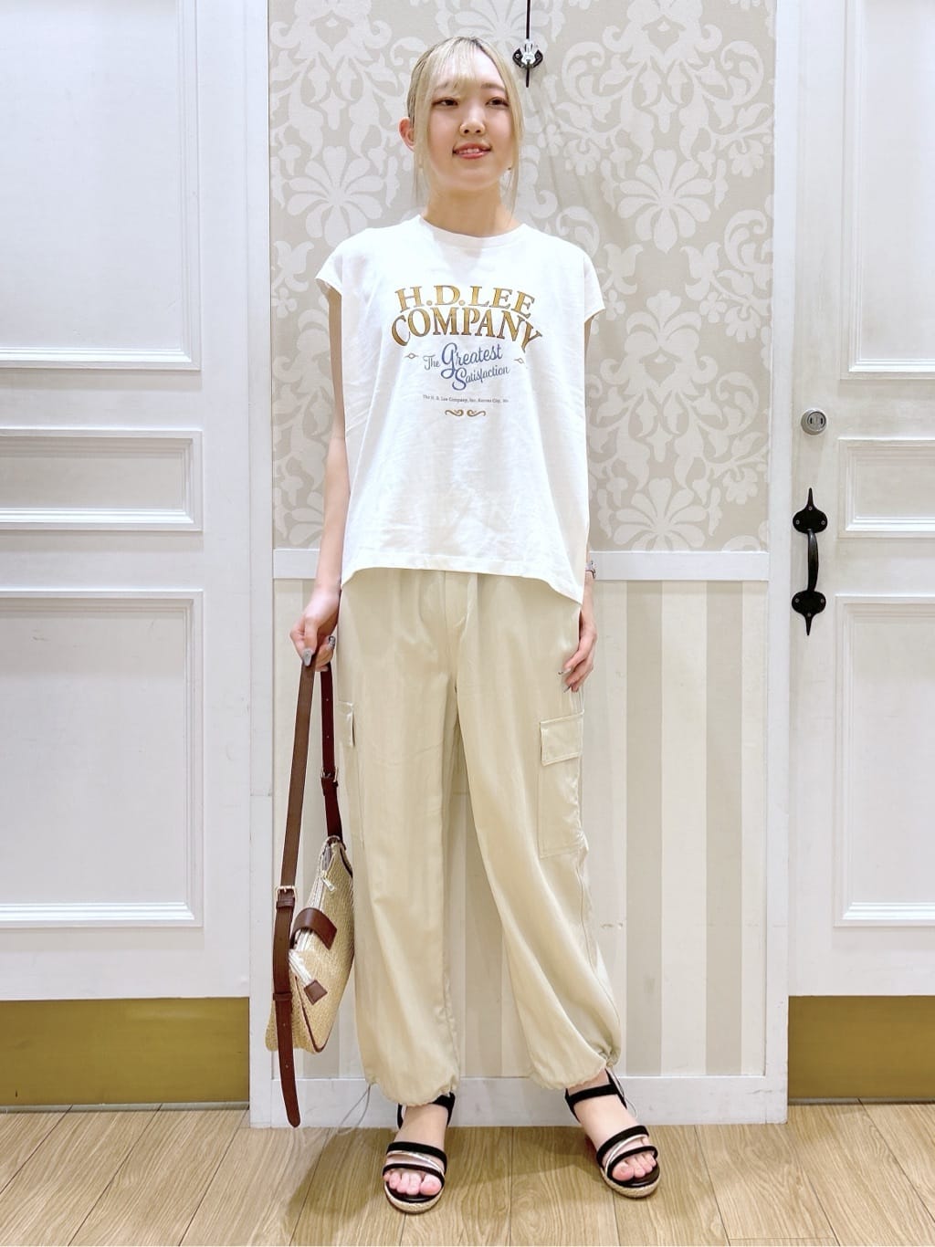望 愛さんの「grove｜【Lee&times;grove別注】PRINT　SLEEVELESS T-SHIRTS」を使ったコーディネート