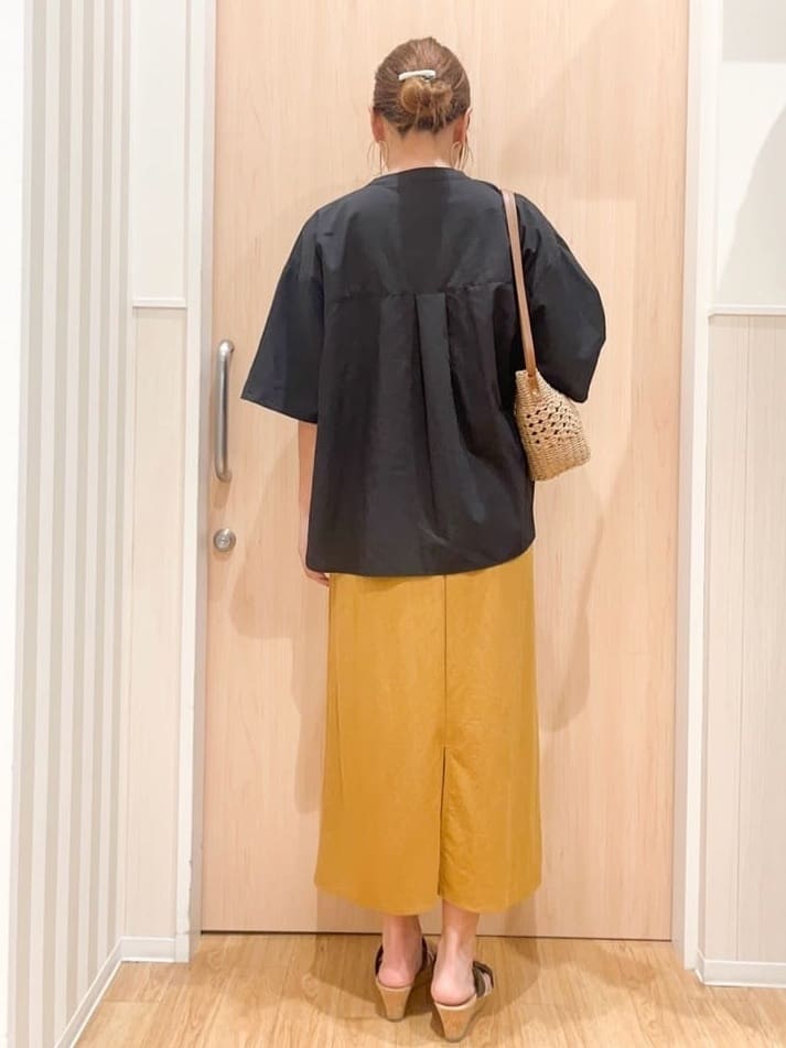 natsumiさんの「SHOO･LA･RUE｜【S-LL】大人のラメ感 テレコ半袖トップス」を使ったコーディネート