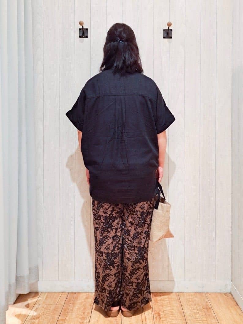 kotomiさんの「SHOO･LA･RUE｜【S-LL/UV/接触冷感/抗菌防臭】体型を自然にカバー フレンチリネンブレンド襟付ドルマンシャツ」を使ったコーディネート
