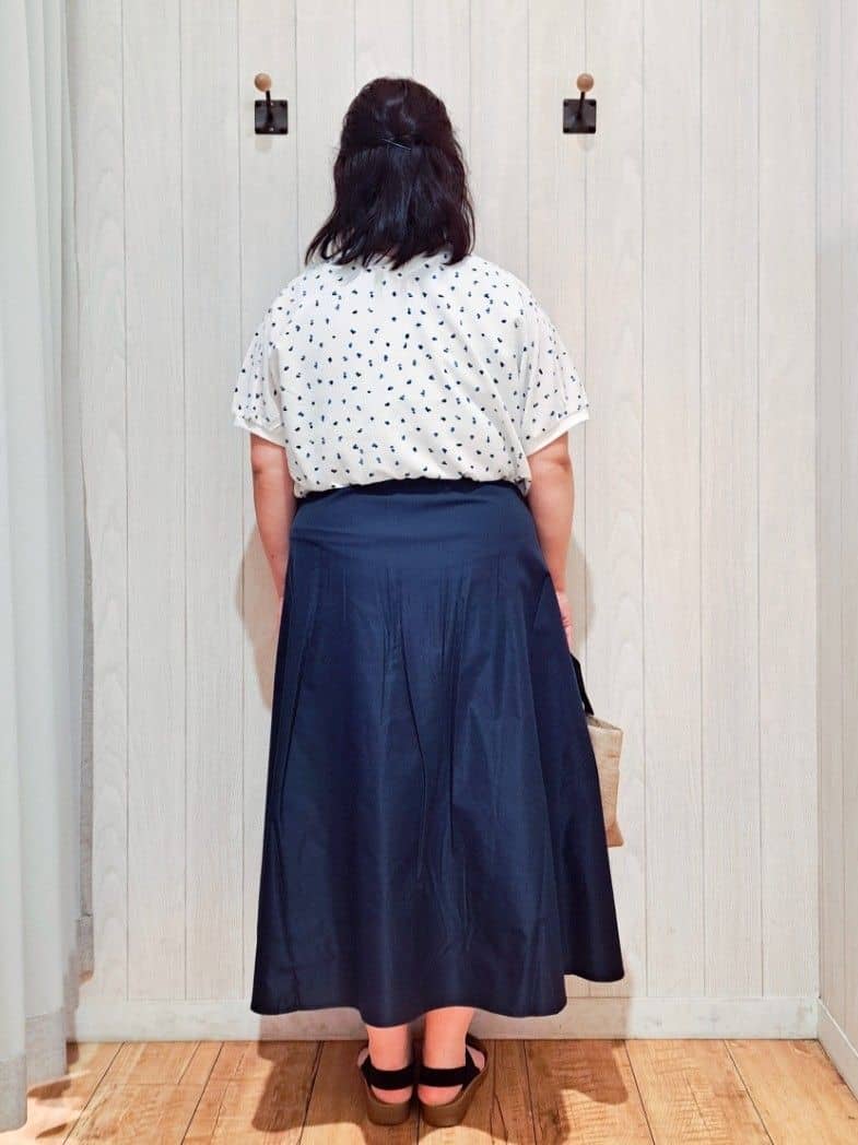 kotomiさんの「SHOO･LA･RUE｜【洗える/S-LL/撥水】タックギャザー フレアスカート」を使ったコーディネート