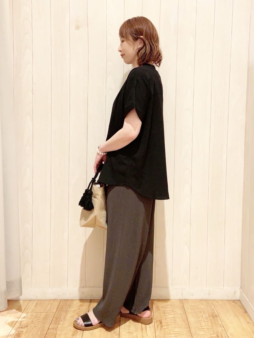 あいこさんの「SHOO･LA･RUE｜【S-LL/ひんやり/汗ジミ軽減/UVカット】グラフィックアソートTシャツ」を使ったコーディネート