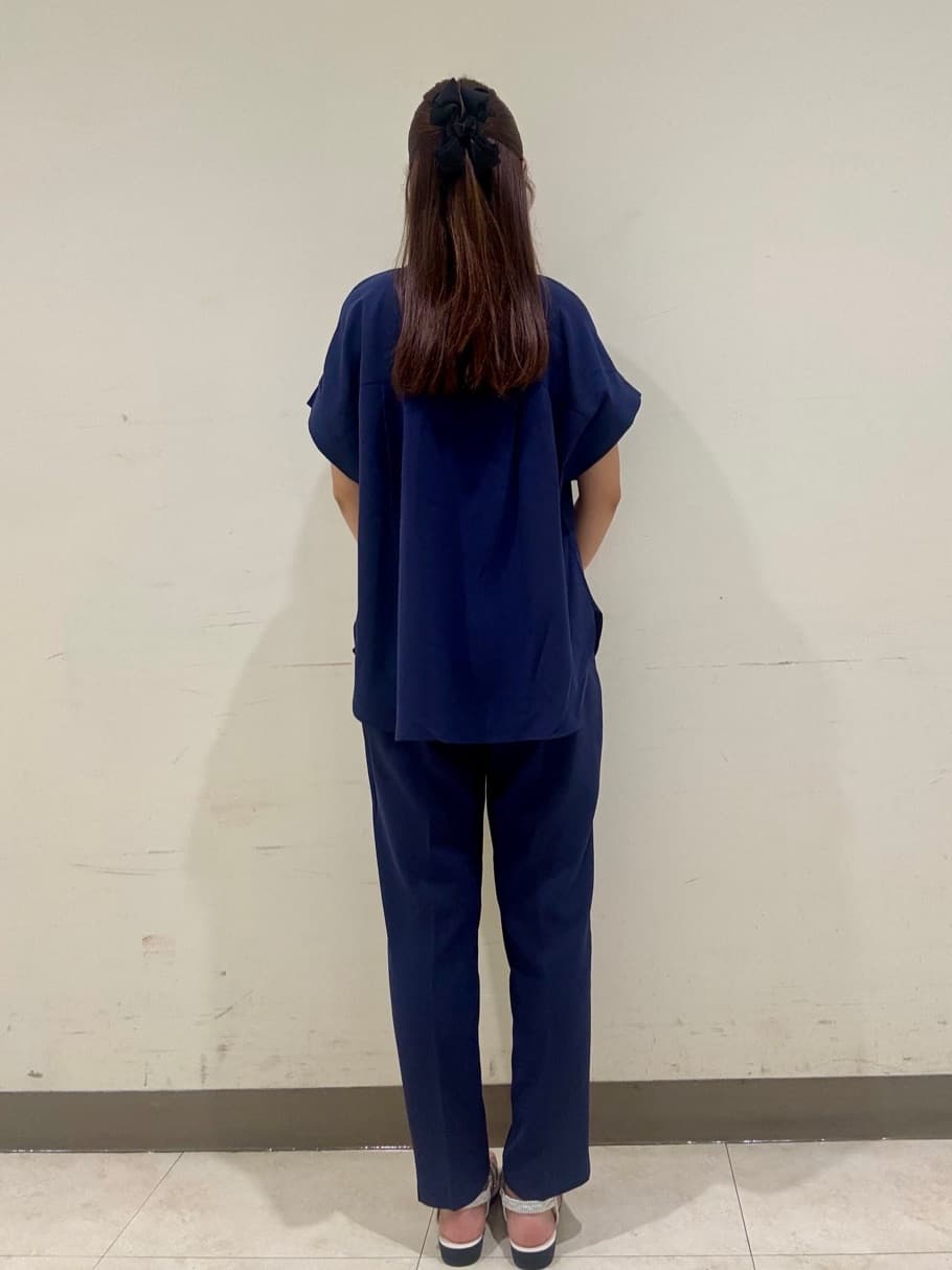 ななさんの「OPAQUE.CLIP｜《7色展開／SS-LLサイズ》ストレッチスキッパーブラウス／セットアップ対応【洗濯機洗い可／防シワ】」を使ったコーディネート