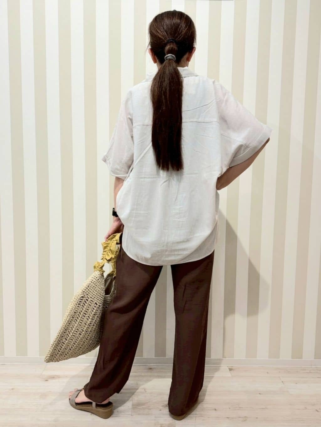 nonaさんの「SHOO･LA･RUE｜【S-LL/UV/接触冷感/抗菌防臭】体型を自然にカバー フレンチリネンブレンド襟付ドルマンシャツ」を使ったコーディネート