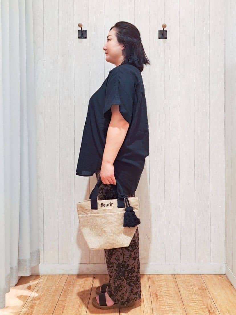 kotomiさんの「SHOO･LA･RUE｜【S-LL/UV/接触冷感/抗菌防臭】体型を自然にカバー フレンチリネンブレンド襟付ドルマンシャツ」を使ったコーディネート