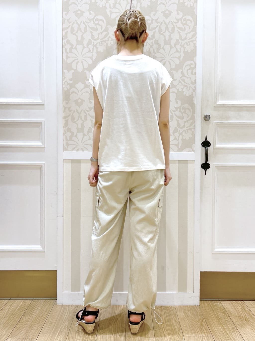 望 愛さんの「grove｜【Lee&times;grove別注】PRINT　SLEEVELESS T-SHIRTS」を使ったコーディネート