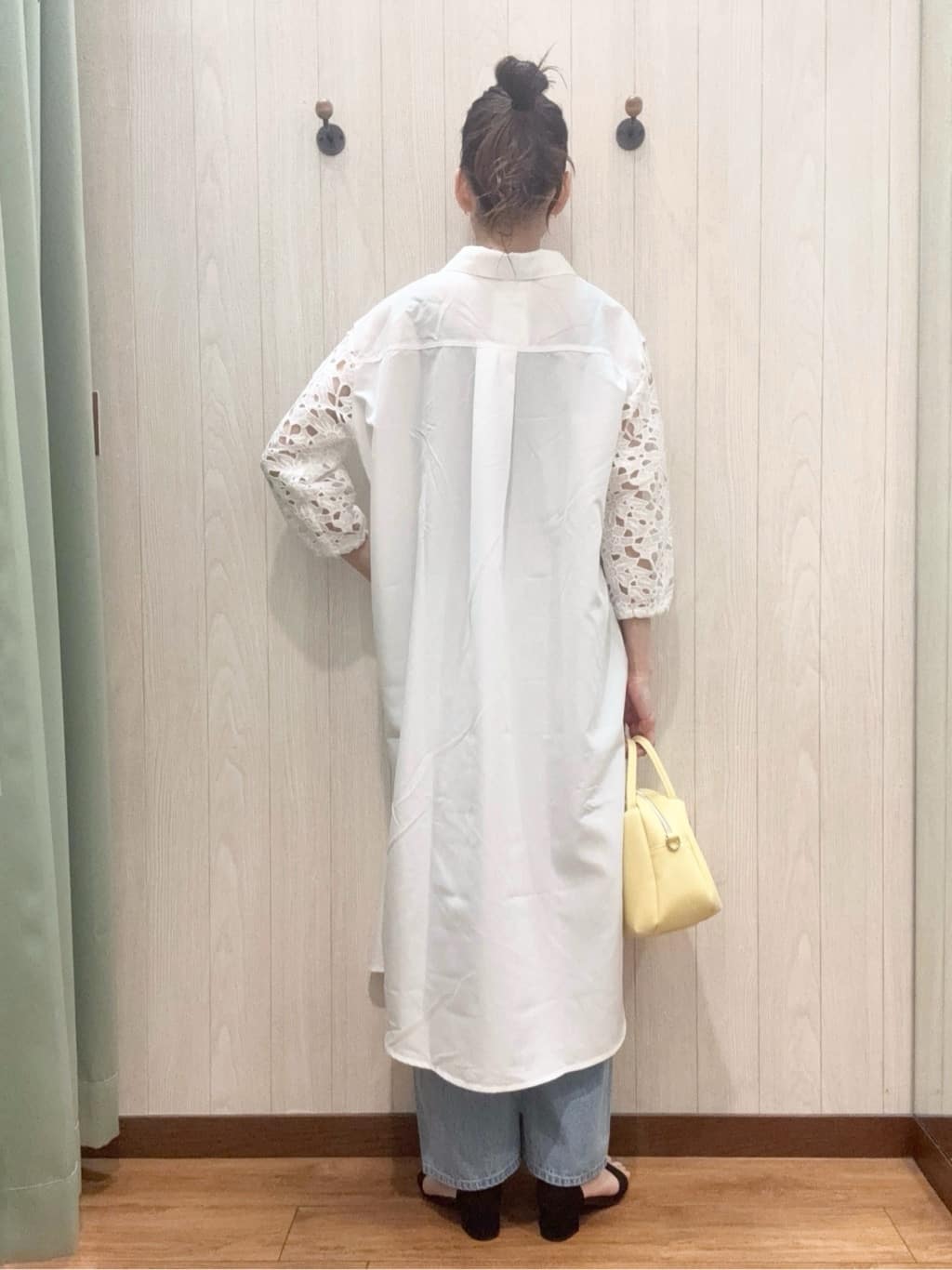 カンチャンさんの「SHOO･LA･RUE｜◆お袖レースが上品な シャツワンピース」を使ったコーディネート