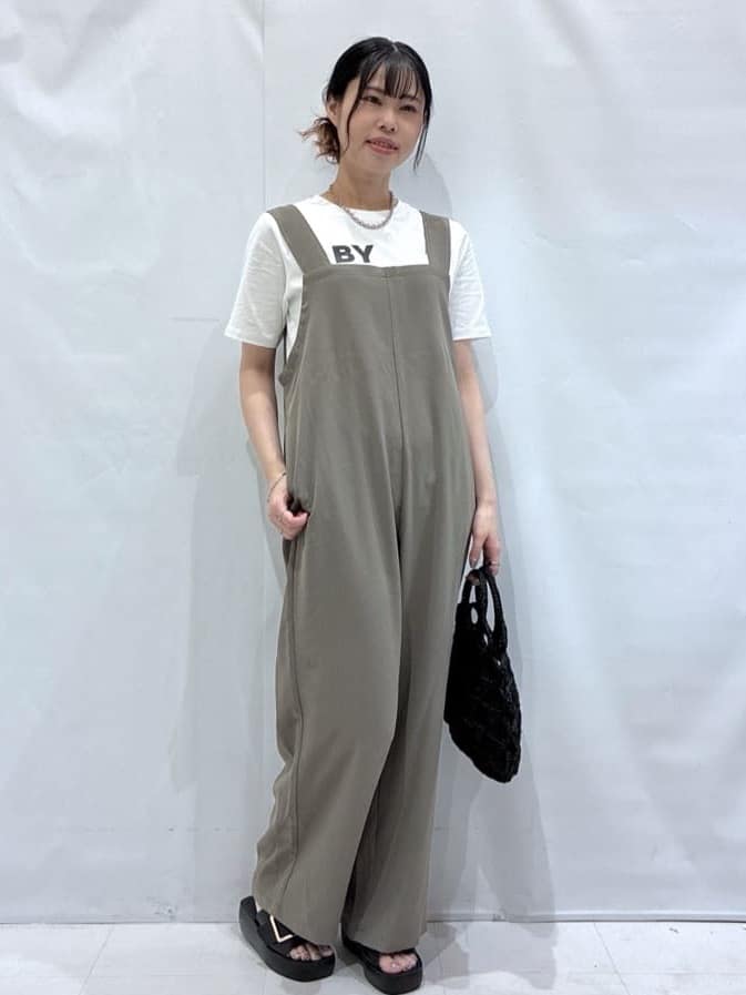 komaさんの「OPAQUE.CLIP｜◆ロゴプリントTシャツ【洗濯機洗い可】」を使ったコーディネート