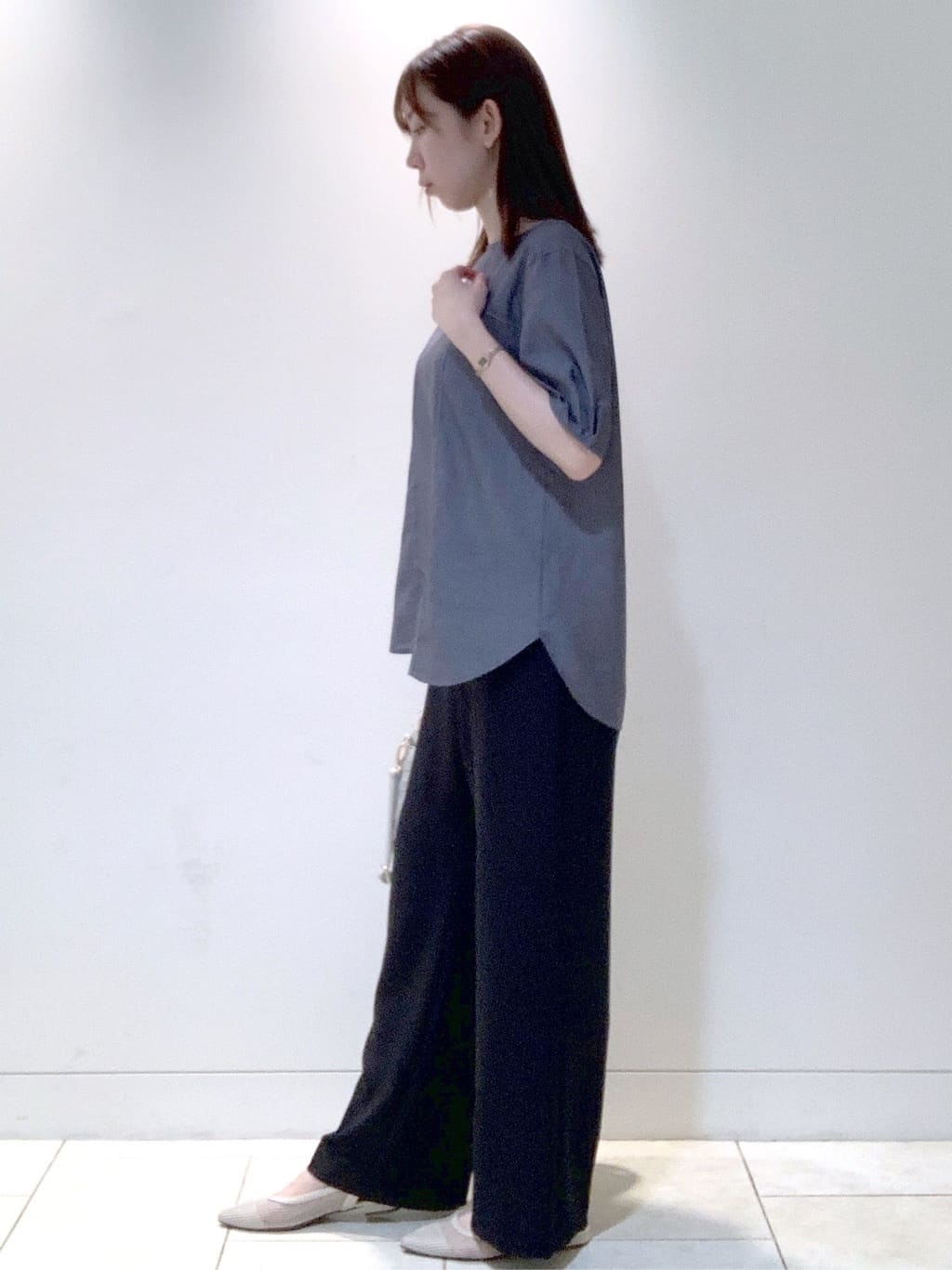 ヤマグチさんの「Reflect｜◆【マシンウォッシュ可】デニム調プルオーバーブラウス」を使ったコーディネート