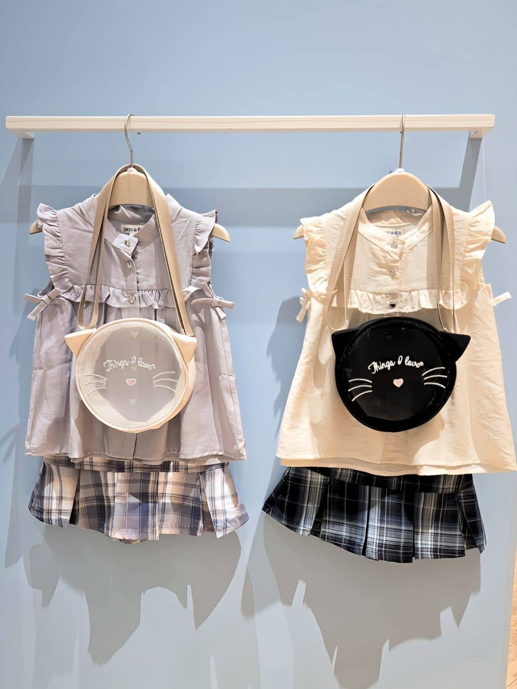 harumiruさんの「SHOO･LA･RUE｜◆【110-150cm】ハートボタンがアクセント ノースリーブブラウス」を使ったコーディネート