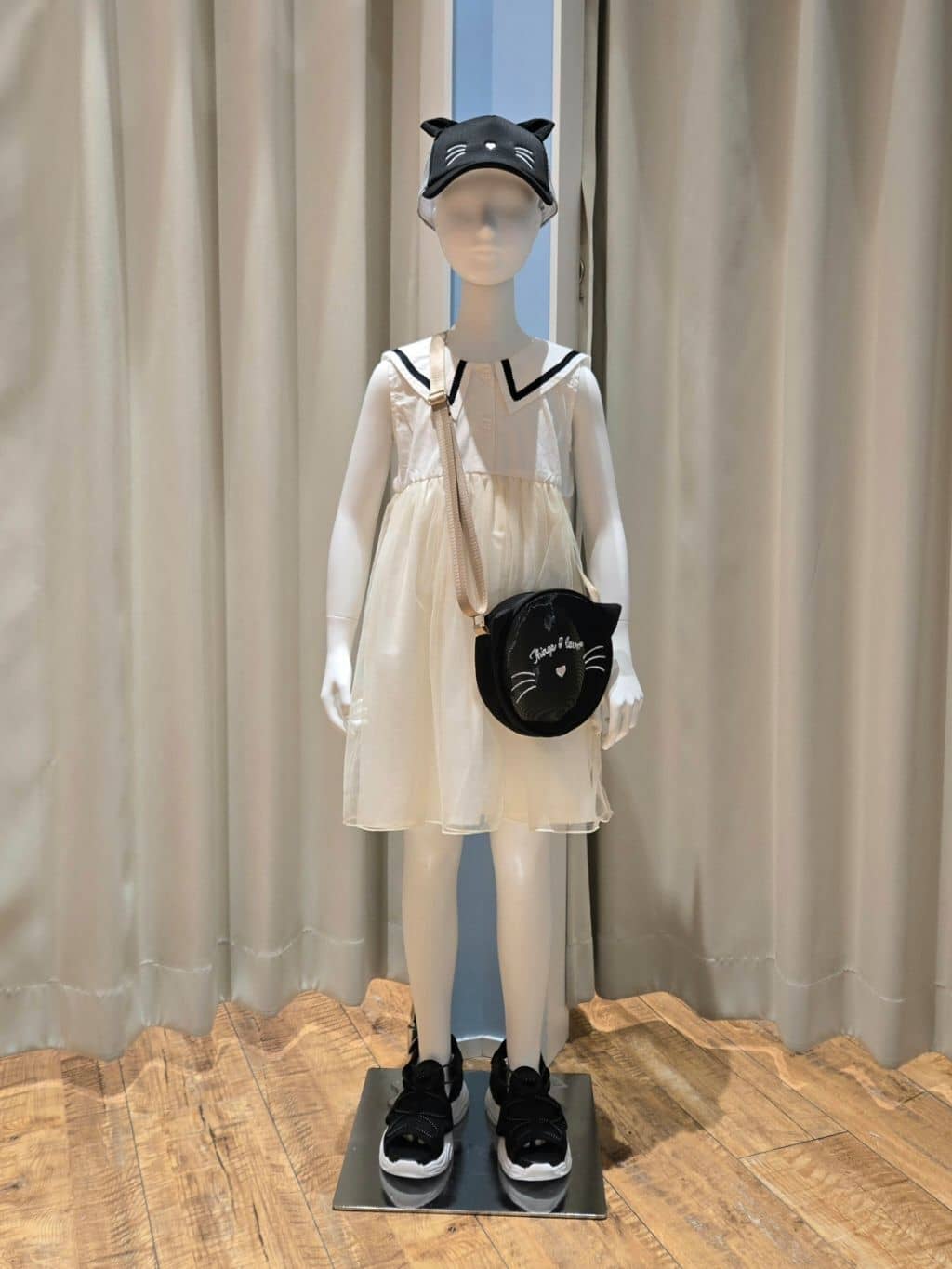 harumiruさんの「SHOO･LA･RUE｜◆【100-150cm】チュール使いに心躍る セーラーカラーワンピース」を使ったコーディネート