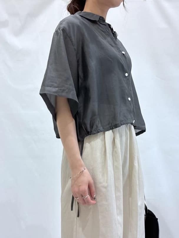 komaさんの「OPAQUE.CLIP｜◆裾ドロストシアーショートシャツ【洗濯機洗い可】」を使ったコーディネート