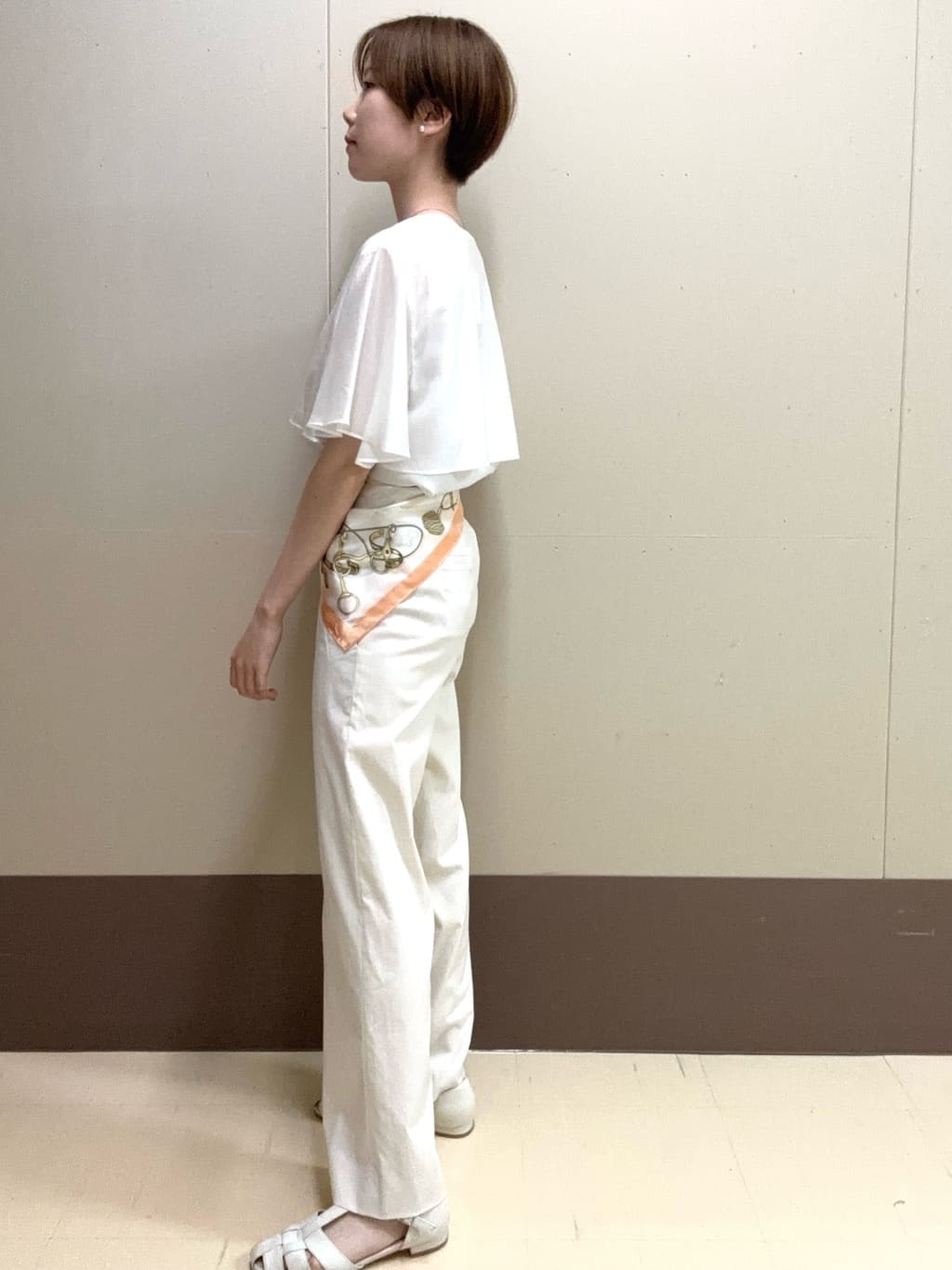 mioさんの「UNTITLED｜【手洗い／58cm正方形】チェーンベルトスカーフ」を使ったコーディネート