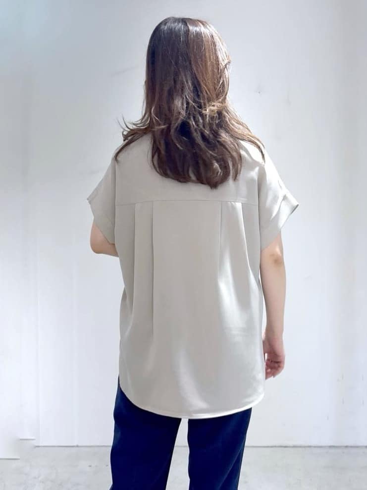 UDOさんの「OPAQUE.CLIP｜《7色展開／SS-LLサイズ》ストレッチスキッパーブラウス／セットアップ対応【洗濯機洗い可／防シワ】」を使ったコーディネート
