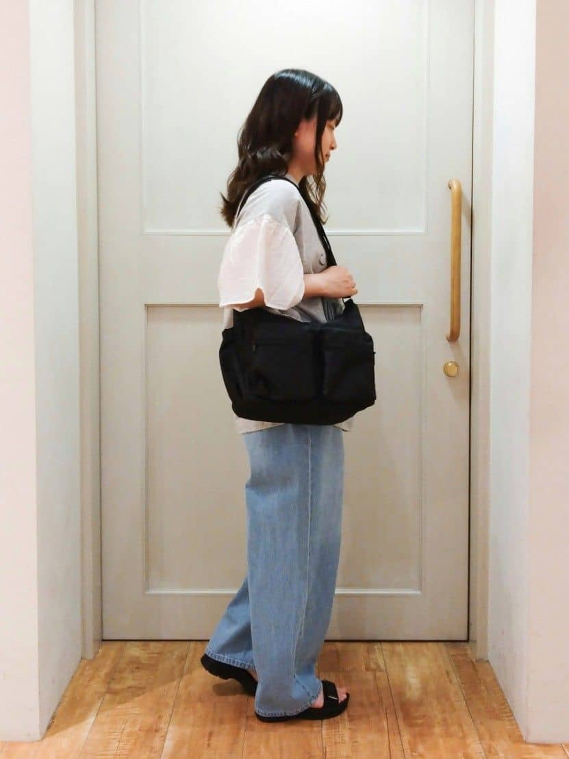 みーさんの「SHOO･LA･RUE｜◆【高レビュー】スポーティで上品 大人のためのテープスポサン」を使ったコーディネート