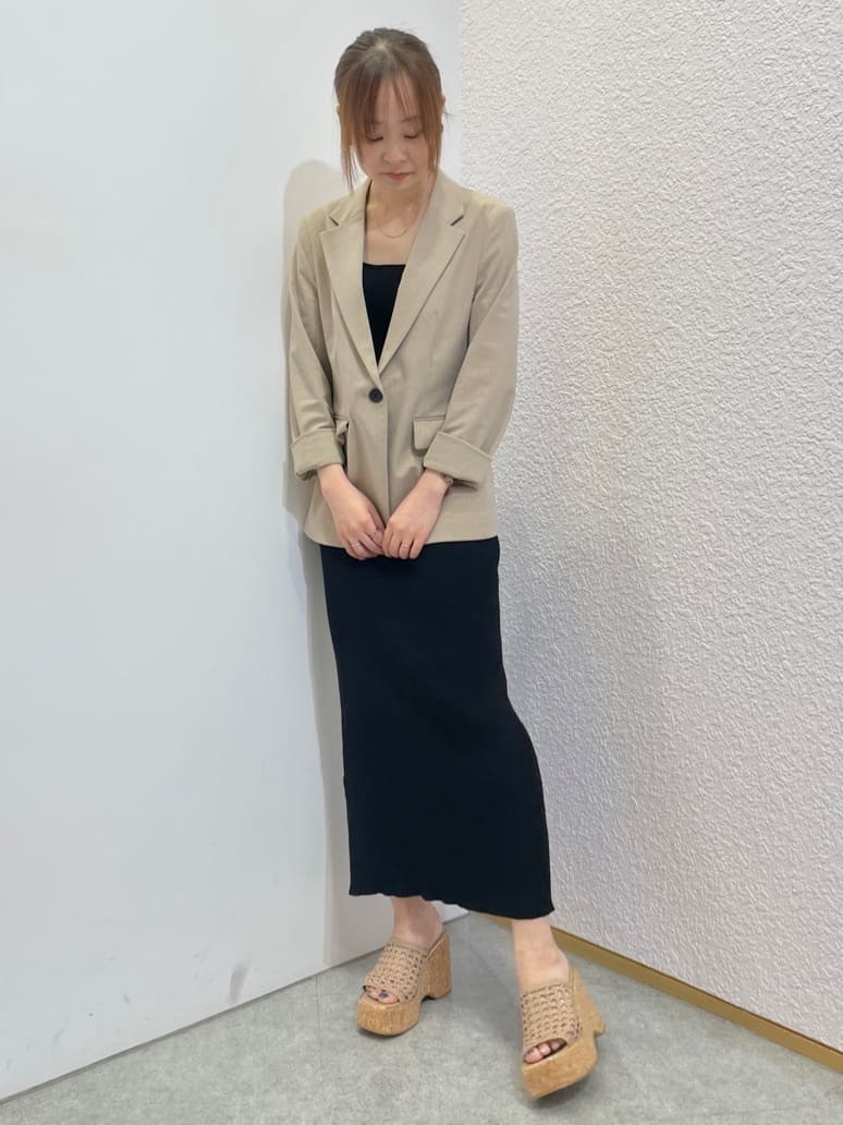 azusaさんの「ESPERANZA｜マクラメ編みウェッジミュール」を使ったコーディネート
