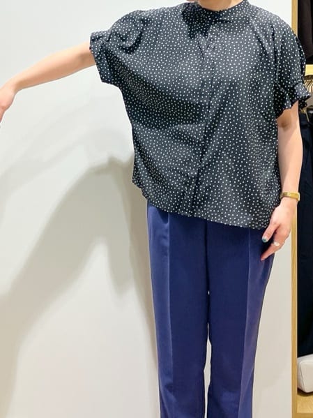chiakiさんの「OPAQUE.CLIP｜◆幾何柄アソート タックドルマンスリーブブラウス【洗濯機洗い可】」を使ったコーディネート