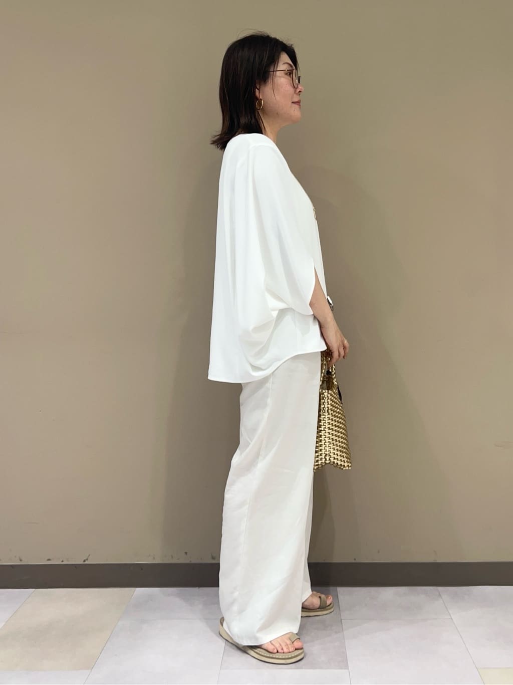 fukuさんの「UNTITLED｜◆【セットアップ可/接触冷感/イージーケア/体型カバー】リラクミスト モモンガブラウス」を使ったコーディネート