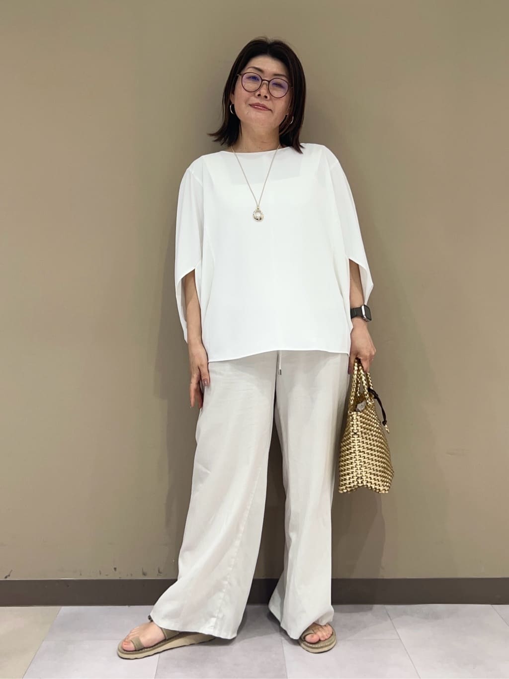 fukuさんの「UNTITLED｜◆【セットアップ可/接触冷感/イージーケア/体型カバー】リラクミスト モモンガブラウス」を使ったコーディネート