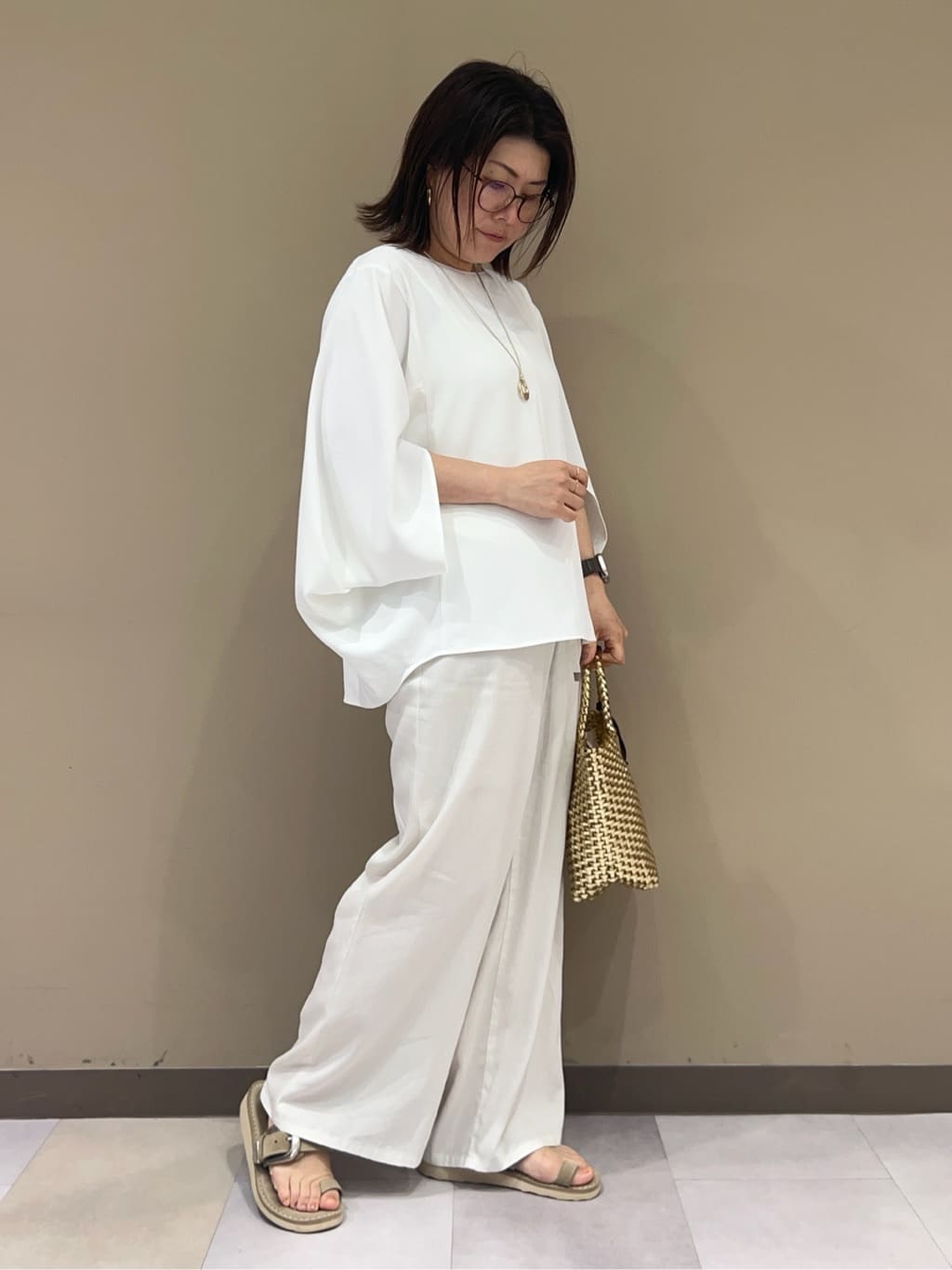 fukuさんの「UNTITLED｜◆【セットアップ可/接触冷感/イージーケア/体型カバー】リラクミスト モモンガブラウス」を使ったコーディネート