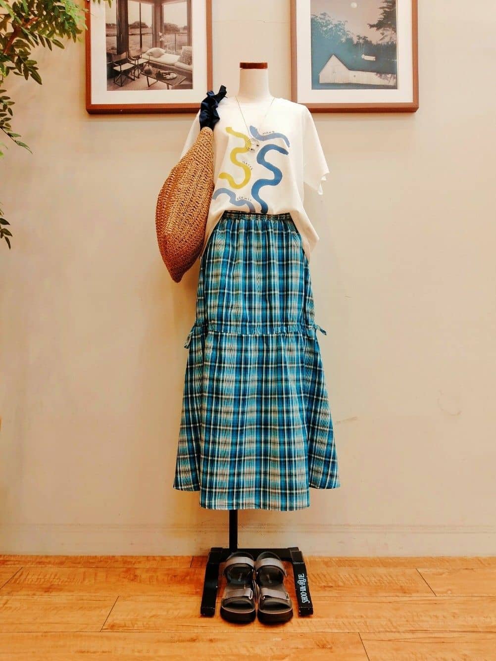 みうらさんの「SHOO･LA･RUE｜【S-LL/ひんやり/汗ジミ軽減/UVカット】グラフィックアソートTシャツ」を使ったコーディネート