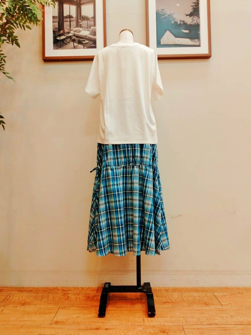 みうらさんの「SHOO･LA･RUE｜【S-LL/ひんやり/汗ジミ軽減/UVカット】グラフィックアソートTシャツ」を使ったコーディネート