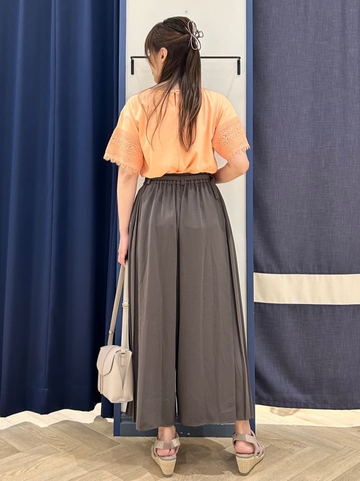 Orikaさんの「grove｜【洗える/二の腕カバー】上品なレースで叶える、きちんと見えの夏Tシャツ」を使ったコーディネート