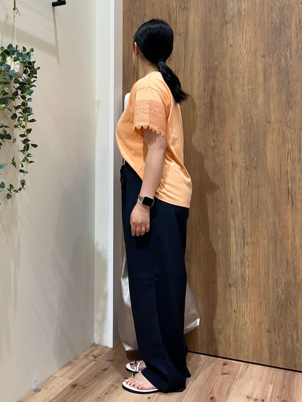Reinaさんの「grove｜【洗える/二の腕カバー】上品なレースで叶える、きちんと見えの夏Tシャツ」を使ったコーディネート