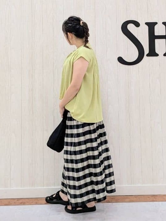 さくみぃさんの「SHOO･LA･RUE｜【S-LL/洗濯後しわになりにくい】上品にきれい見え スラブギャザーブラウス」を使ったコーディネート