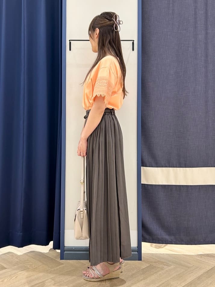 Orikaさんの「grove｜【洗える/二の腕カバー】上品なレースで叶える、きちんと見えの夏Tシャツ」を使ったコーディネート
