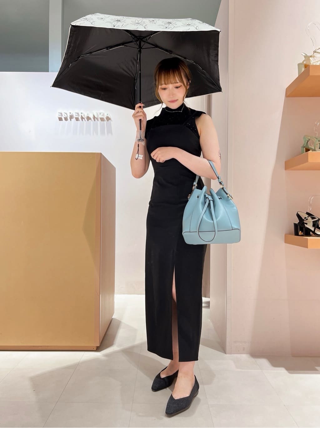 このかさんの「ESPERANZA｜Oito和紙フラットパンプス」を使ったコーディネート