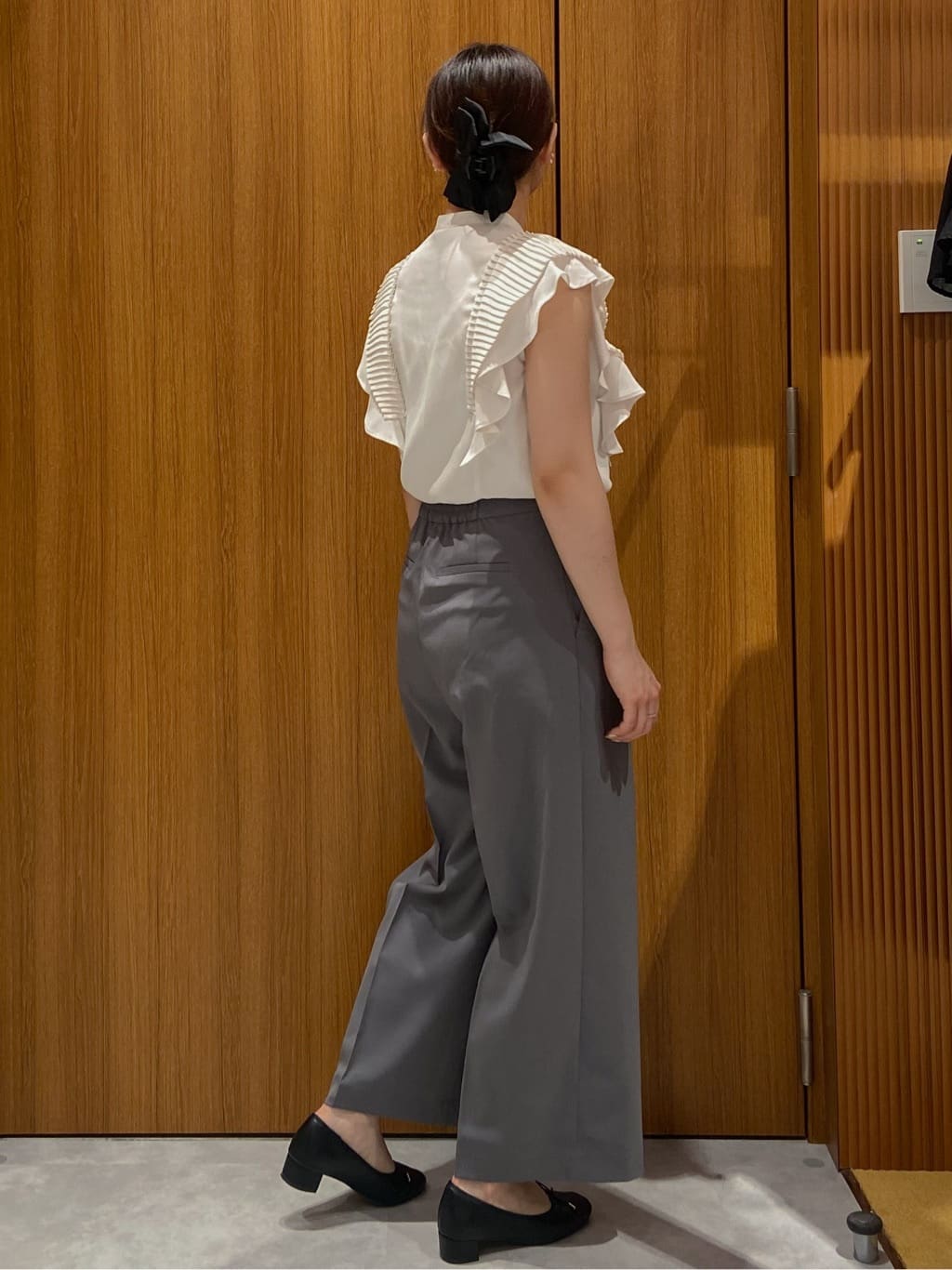 kimiさんの「index｜ラップストレートパンツ【接触冷感／抗ピル／洗濯機洗い可／イージーアイロン】」を使ったコーディネート