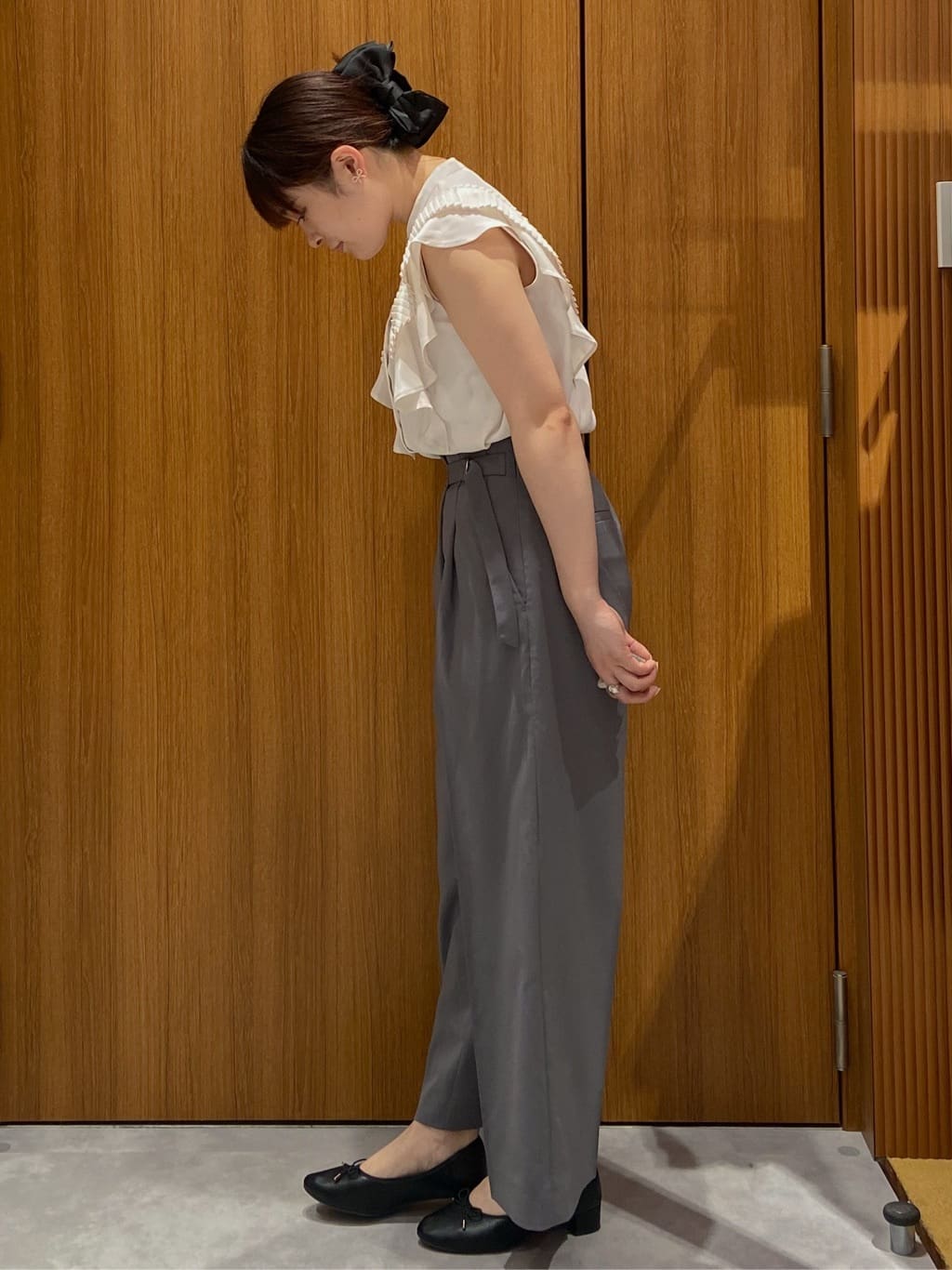 kimiさんの「index｜ラップストレートパンツ【接触冷感／抗ピル／洗濯機洗い可／イージーアイロン】」を使ったコーディネート