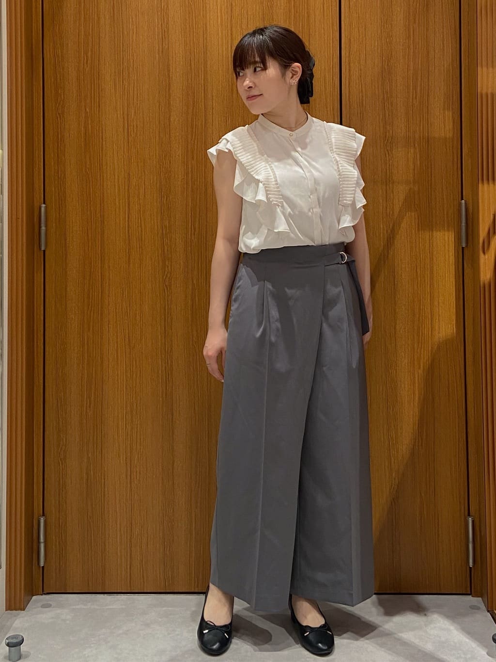 kimiさんの「index｜ラップストレートパンツ【接触冷感／抗ピル／洗濯機洗い可／イージーアイロン】」を使ったコーディネート