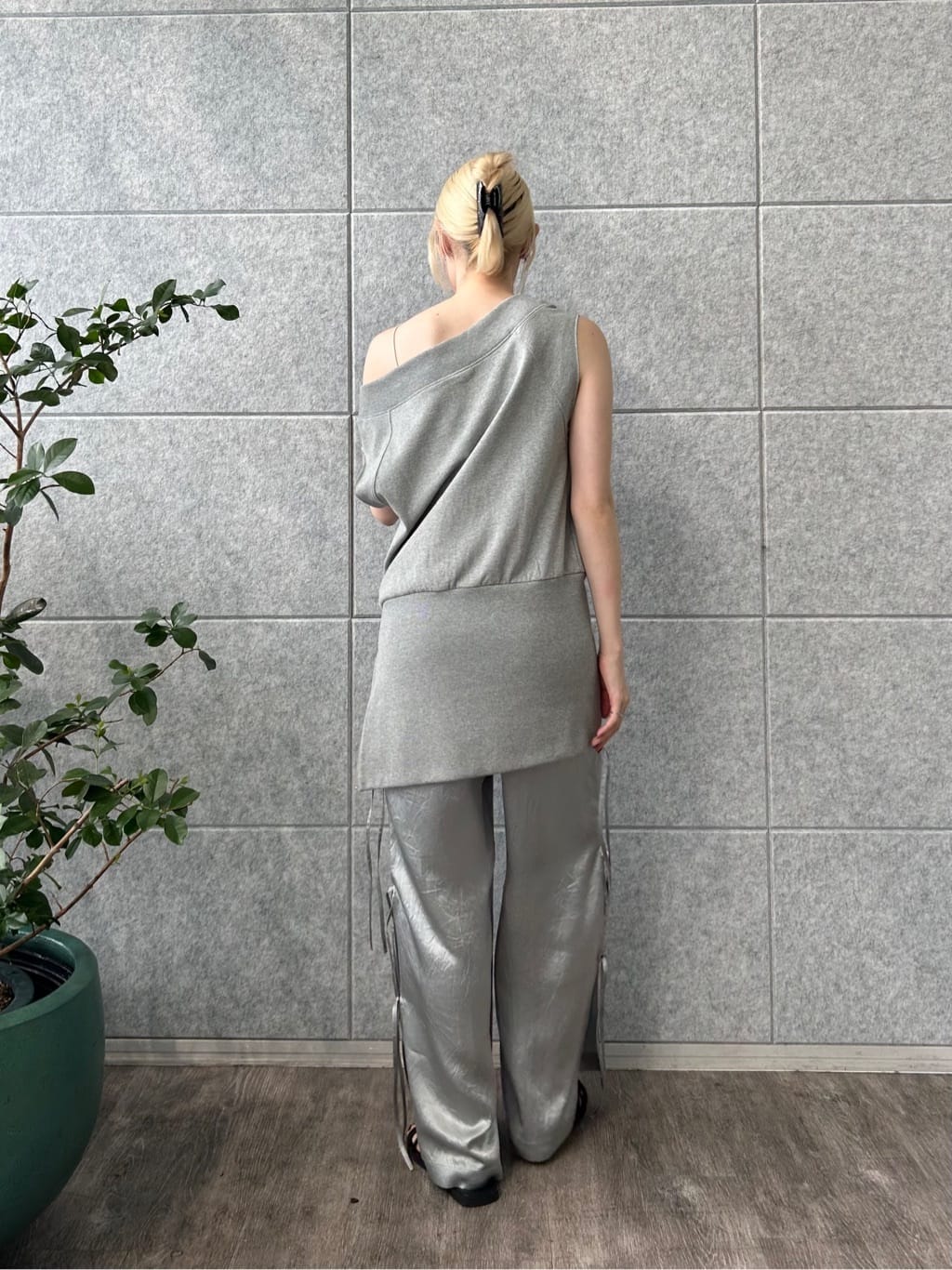 honoka Aさんの「CODE A｜off－shoulder sleeveless tops」を使ったコーディネート