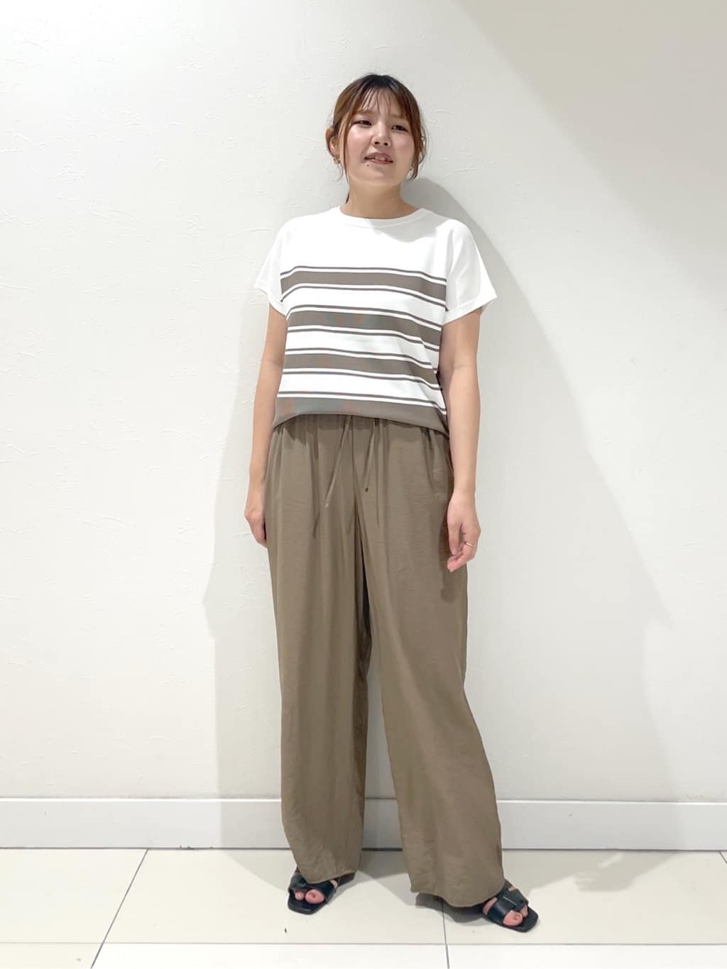 YUUKIさんの「INDIVI｜◆新色登場！【洗える／清涼感】レーヨンストレッチ フレンチスリーブニット」を使ったコーディネート