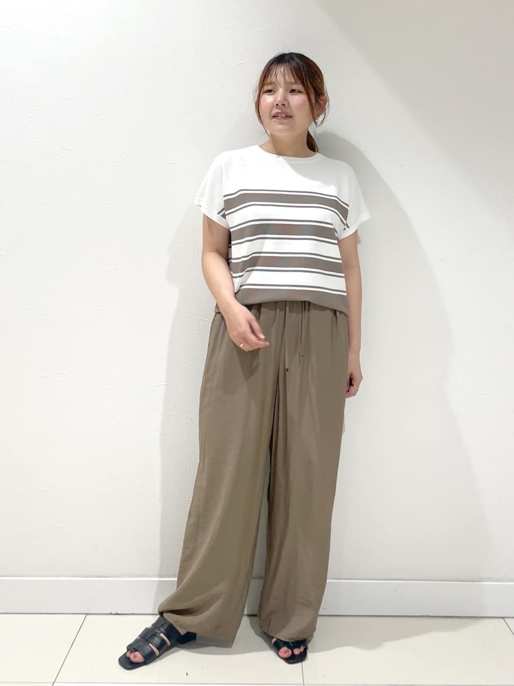 YUUKIさんの「INDIVI｜◆新色登場！【洗える／清涼感】レーヨンストレッチ フレンチスリーブニット」を使ったコーディネート