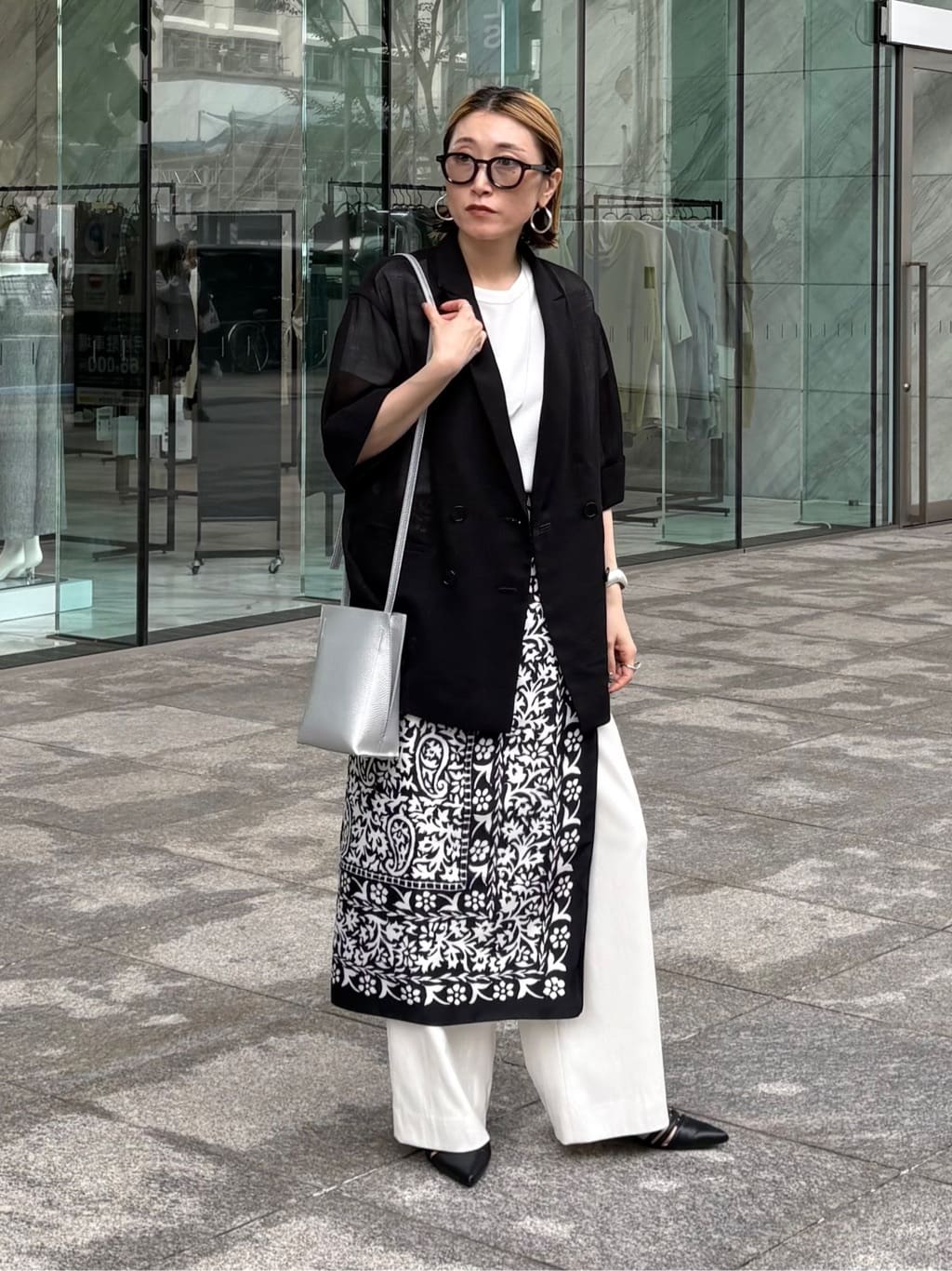 kotakiさんの「INDIVI｜【90cm四方】ボタニカル柄大判スカーフ」を使ったコーディネート