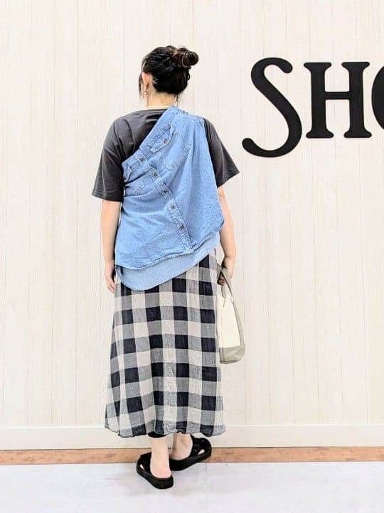 さくみぃさんの「SHOO･LA･RUE｜◆【洗える/S-LL】大人のこなれコーデに やわらかデニムシャツ」を使ったコーディネート