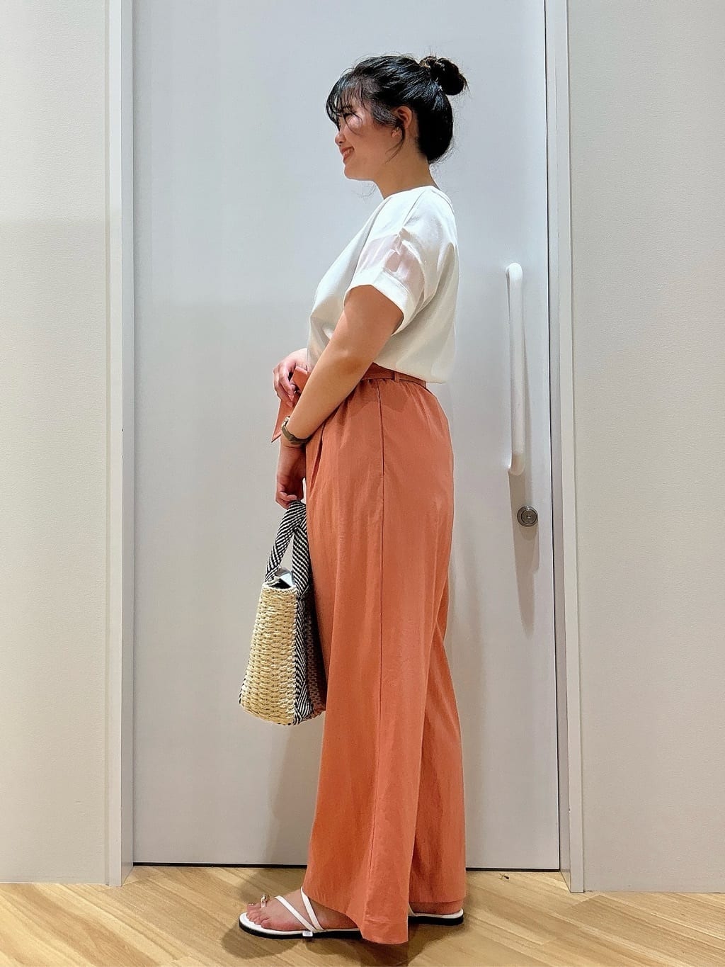 みいさんの「grove｜◆【晴れの日も雨の日も】撥水イージーワイドパンツ」を使ったコーディネート