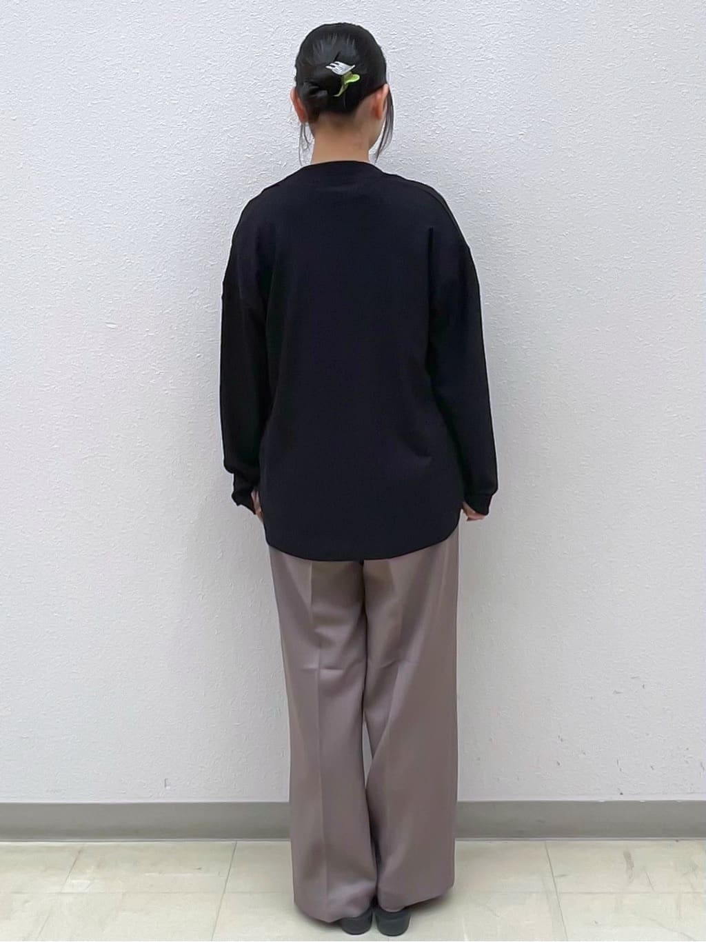 Izuさんの「index｜パール調刺繍ロゴTシャツ【汗ジミ防止／吸水速乾／接触冷感／UVケア／洗濯機洗い可】」を使ったコーディネート
