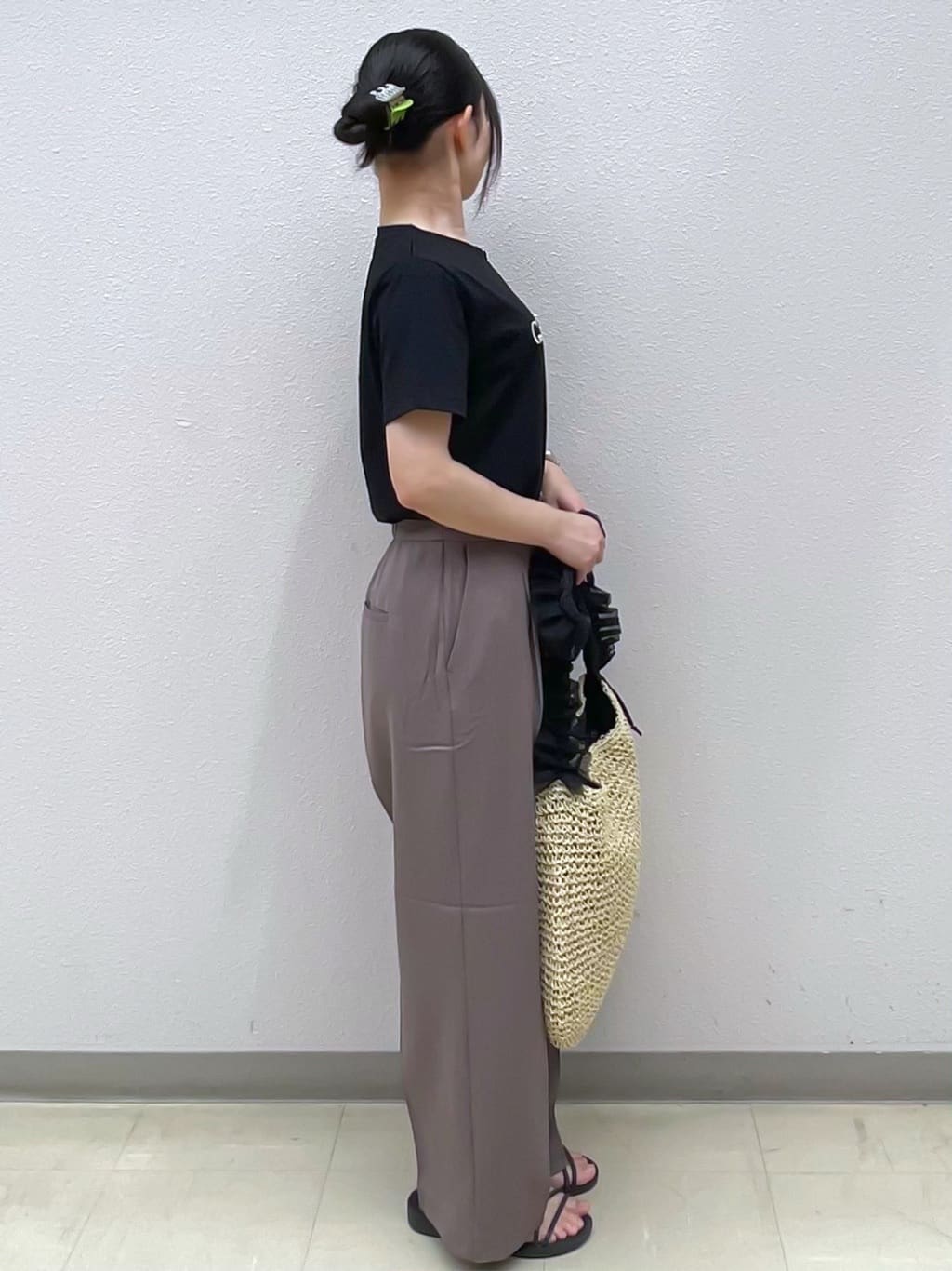 Izuさんの「index｜パール調刺繍ロゴTシャツ【汗ジミ防止／吸水速乾／接触冷感／UVケア／洗濯機洗い可】」を使ったコーディネート
