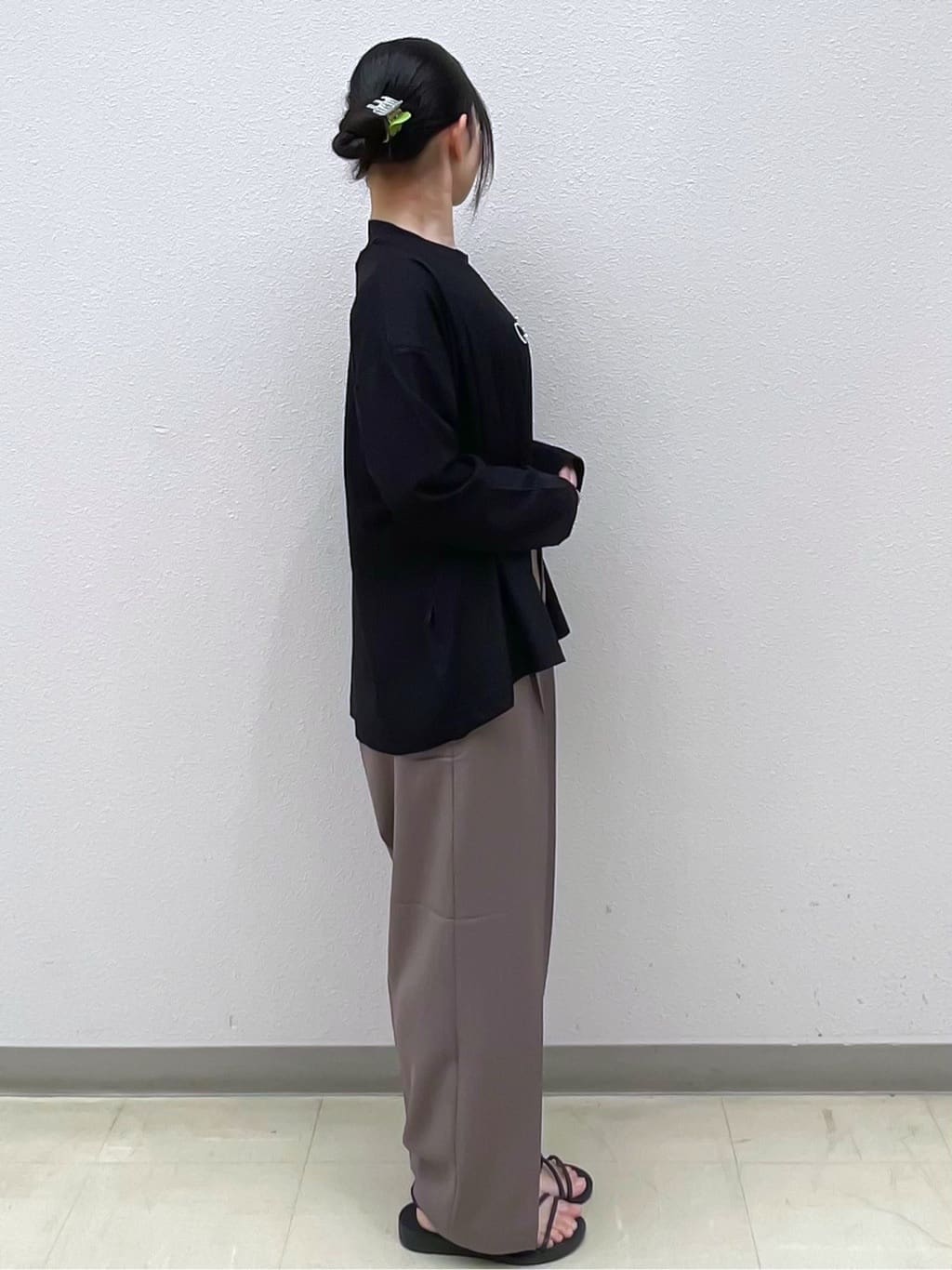 Izuさんの「index｜パール調刺繍ロゴTシャツ【汗ジミ防止／吸水速乾／接触冷感／UVケア／洗濯機洗い可】」を使ったコーディネート