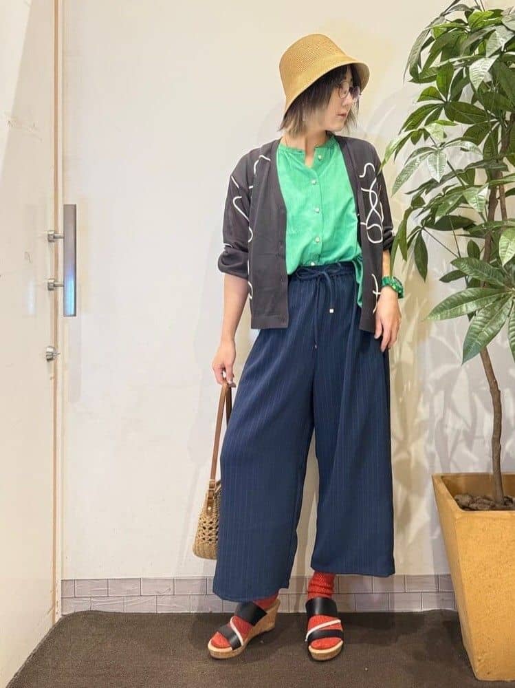 misakiさんの「SHOO･LA･RUE｜【S-LL/洗濯後しわになりにくい】上品にきれい見え スラブギャザーブラウス」を使ったコーディネート