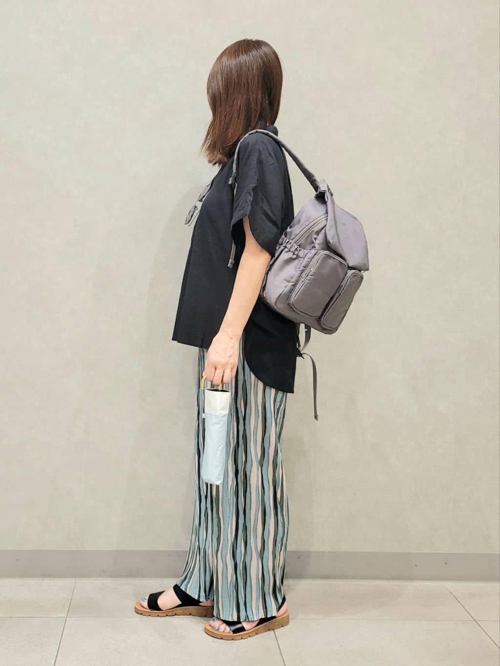 ユウさんの「SHOO･LA･RUE｜【S-LL/UV/接触冷感/抗菌防臭】体型を自然にカバー フレンチリネンブレンド襟付ドルマンシャツ」を使ったコーディネート