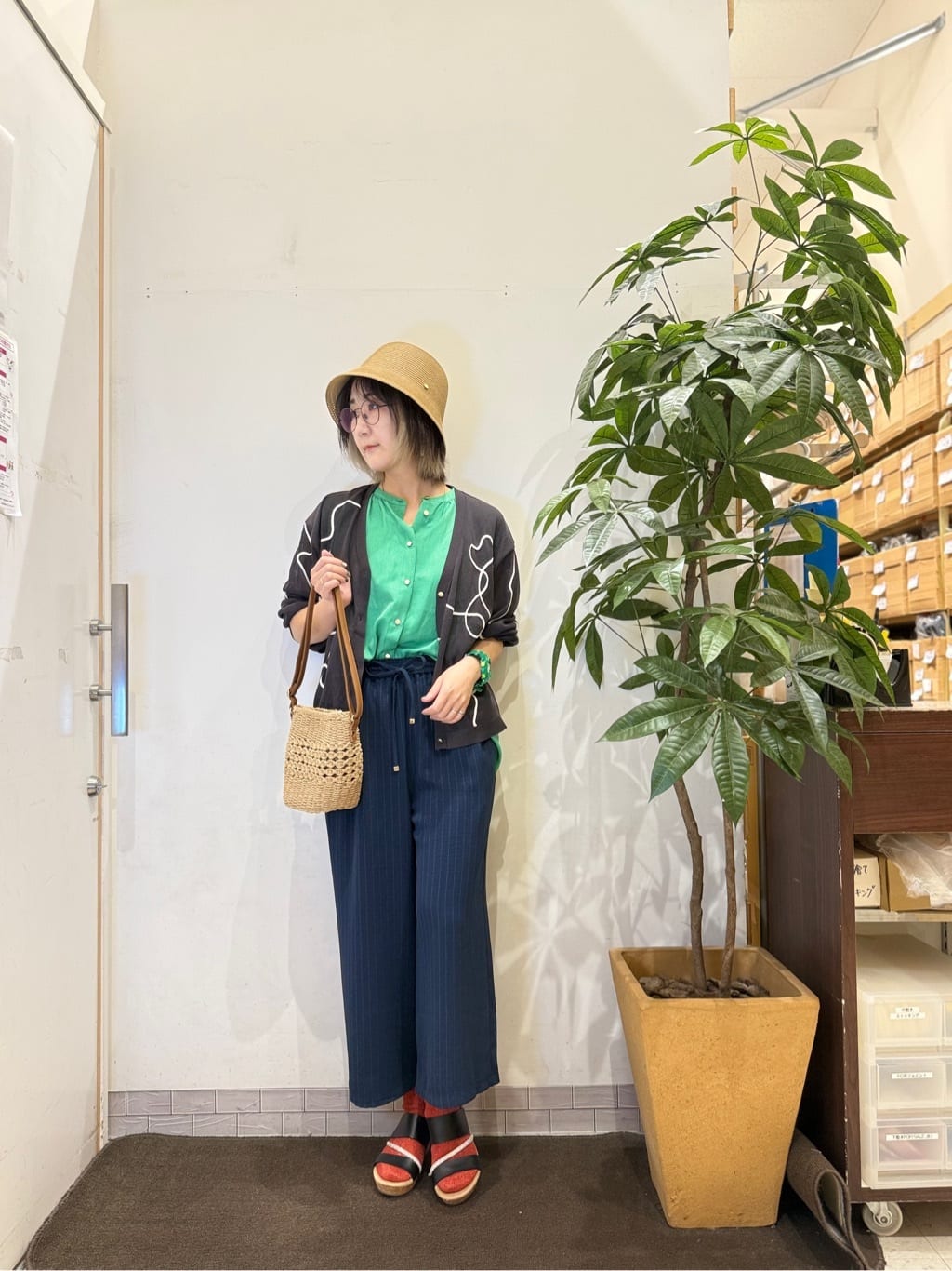 misakiさんの「SHOO･LA･RUE｜【S-LL/洗濯後しわになりにくい】上品にきれい見え スラブギャザーブラウス」を使ったコーディネート