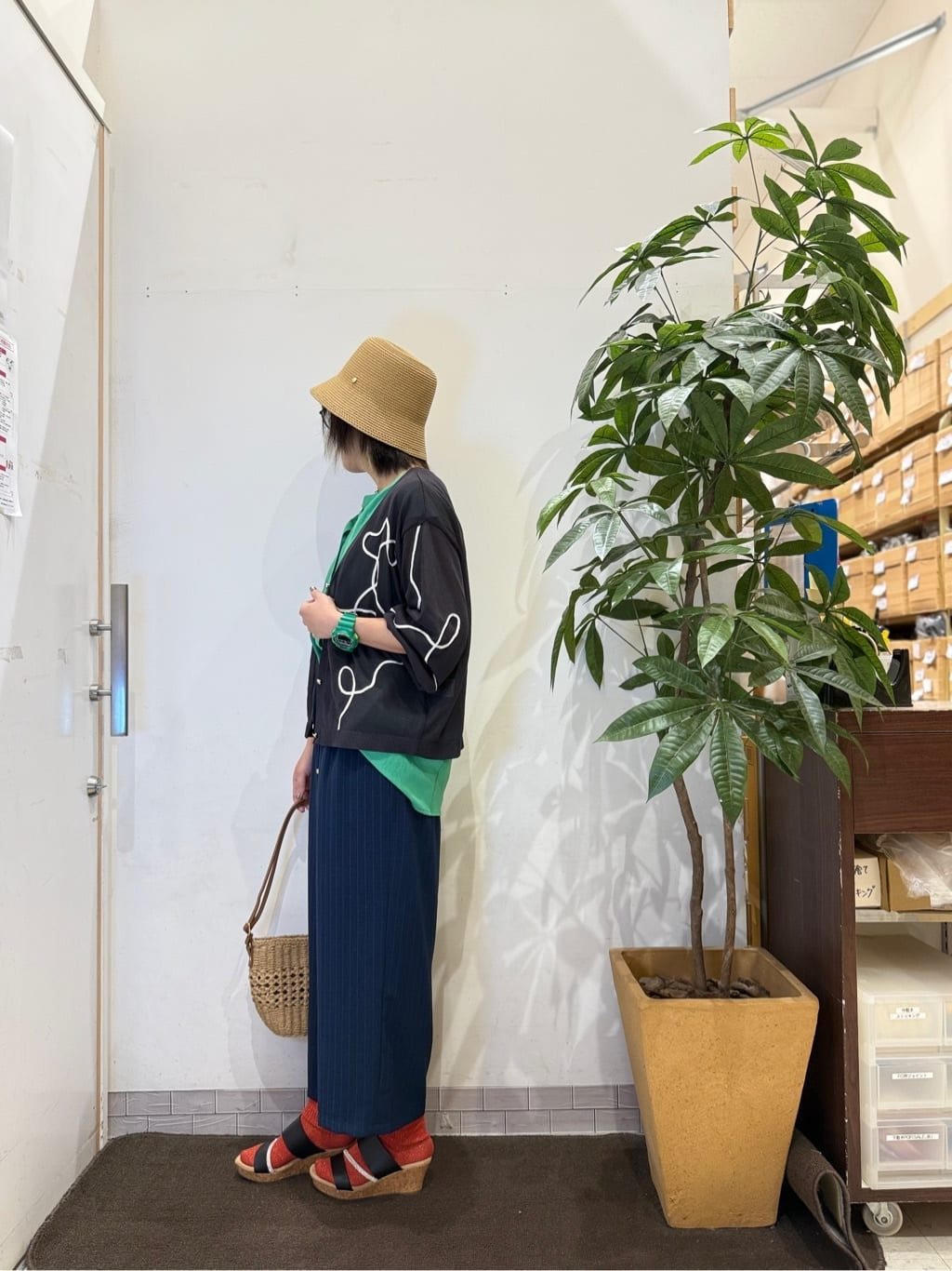misakiさんの「SHOO･LA･RUE｜【S-LL/洗濯後しわになりにくい】上品にきれい見え スラブギャザーブラウス」を使ったコーディネート