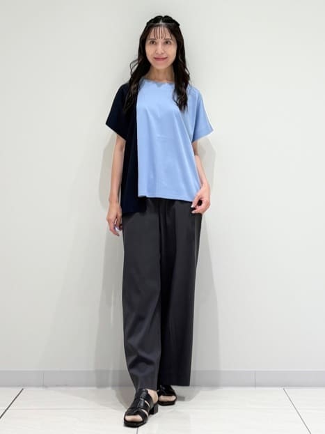 kayoさんの「INDIVI｜【洗える／汗ジミ防止】バイカラー＆アシメヘム Tシャツ」を使ったコーディネート