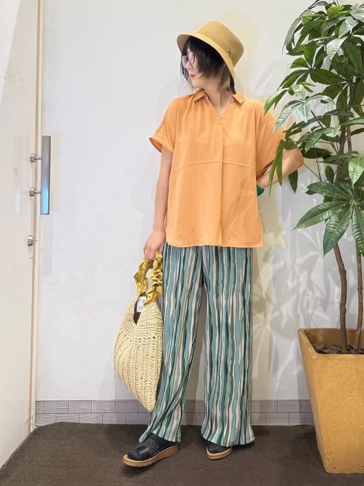 misakiさんの「SHOO･LA･RUE｜【洗える/S-LL/プチプラ】さらっとすっきりきれい見え スキッパーブラウス」を使ったコーディネート