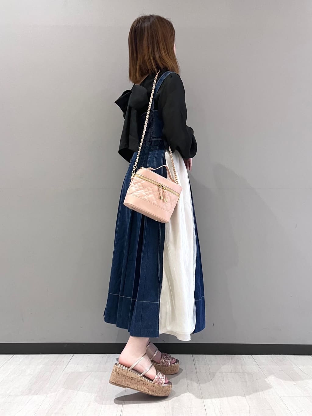 RISAさんの「ESPERANZA｜グリッター&times;クリアベルト 厚底コルクサンダル」を使ったコーディネート