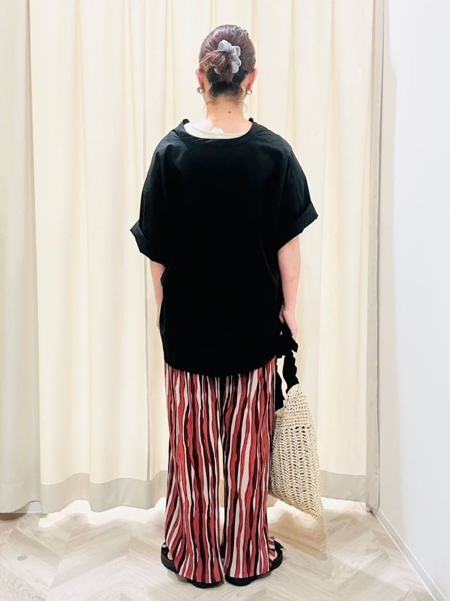 ちはるさんの「SHOO･LA･RUE｜【洗濯機可/柄が選べる】さらさら楽ちん プリーツ ワイドパンツ」を使ったコーディネート